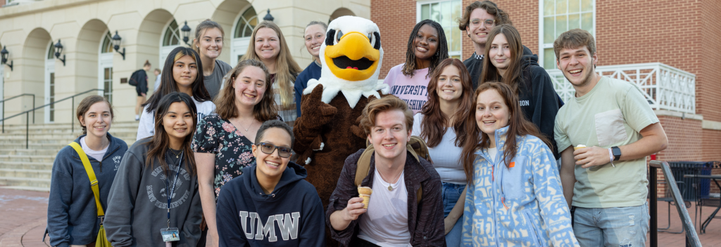 Group of UMW students with the mascot