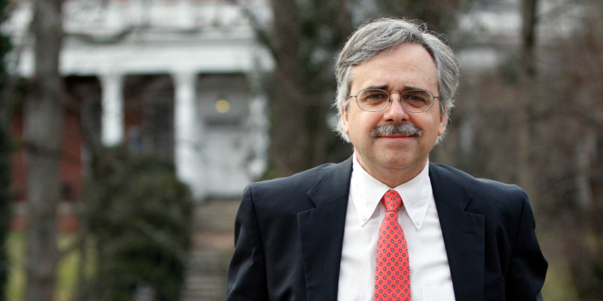 UMW Professor of Political Science and International Affairs Stephen Farnsworth Received the 2017 Outstanding Faculty Award from SCHEV.
