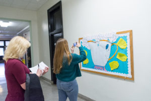 UMW students do a scavenger hunt to find principles of Universal Design for Learning (UDL) on campus. Photo by Jarred Cannon.