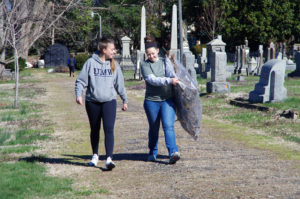 UMW students volunteered to rake leaves, pick up trash and more in neighborhoods on either side of campus during Good Neighbor Day. Photo by Noah Strobel.