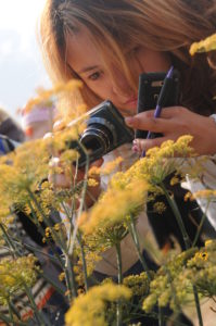 Students study plants at Belle Meade Farm during their semester-long program through the Smithsonian-Mason School of Conservation. Photo by Evan Cantwell/George Mason University.