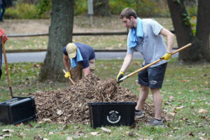 UMW students volunteered their time during Into the Streets, working for Tree Fredericksburg, Downtown Greens, the Thurman Brisben Homeless Shelter and other organizations. Photo by Suzanne Carr Rossi.