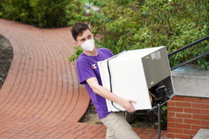 A first-year student moves into his new home on the UMW campus. Photo by Suzanne Rossi.