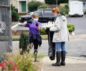 From left to right: Emma Bradley and Katherine Lauderbaugh pick up trash in Kenmore Park on Saturday morning. Photo by Suzanne Carr Rossi.