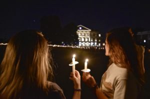 A candlelight ceremony signifying the desire to learn, grow, serve and lead is a tradition for first-year students at UMW. A new cohort-style leadership program aims to help incoming students develop personal leadership styles guided by their unique strengths and passions. Photo by Robert A. Martin.