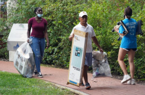 UMW student Ty Lacey and father Tim were among those who arrived on campus for Move-In Day 2021. Photo by Suzanne Carr Rossi.