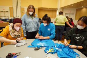 From left to right: Ariana Dodge, Taylor Coleman, Quinn Lipetz and Hannah Lee make grocery bags from old T-shirts for the Fredericksburg Food Co-op. Photo by Suzanne Carr Rossi.
