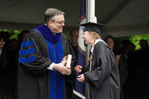 Interim Provost Tim O'Donnell presents Vanessa Fickes with the Darden Award for having the highest grade-point average in the Class of 2022. Photo by Suzanne Carr Rossi.