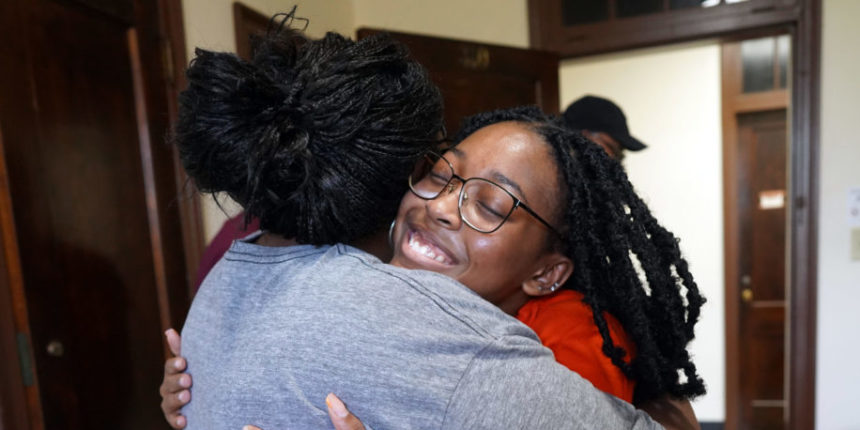 Jorja Furr, right, hugs mom Ossie Furr on move-in day. Photo by Suzanne Carr Rossi.