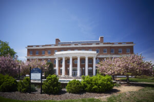 UMW’s recently renovated Jepson UMW’s recently renovated Jepson Science Center connects classrooms to labs and offers sophisticated instruments to enhance undergraduate research, including an electron microscope gifted to the University by Irene Piscopo Rodgers '59.