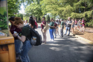 No matter whether they were Devils or Goats, UMW students formed long lines for Kona Ice. Photo by Tom Rothenberg.