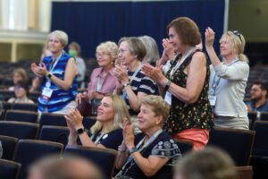 Family and friends applaud the four alumni who received Alumni Awards for service to their profession, community and UMW. Photo by Karen Pearlman Photography. 