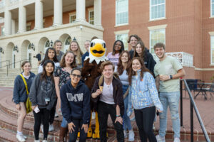 UMW students pose with mascot Sammy D. Eagle.