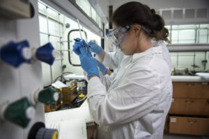 UMW student Rachel Walker works in a lab in Jepson Science Center. A recent record-breaking gift to the University will enable students to engage in more STEM research.