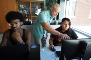 Students in Distance and Scale in Astronomy learn how to map the stars from Professor of Physics Matt Fleenor. Photo by Suzanne Carr Rossi.