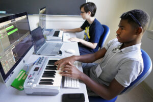 Silas Small mixes music in Electronic Music Production. Photo by Suzanne Carr Rossi.