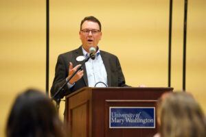 College of Arts and Sciences Dean Keith Mellinger recalls the ongoing impacts of the Summer Science Institute (SSI), now in its 25th year, as he welcomes students, alumni, faculty and staff to the SSI alumni lunch. Photo by Suzanne Carr Rossi.