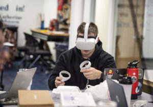 A UMW student tries out a pair of virtual reality goggles. High-tech learning, including sessions on artificial intelligence, is a top priority at Mary Washington.